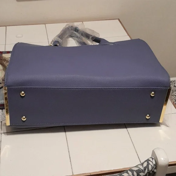 NWOT Joy & Iman periwinkle/lavender designer handbag. - Picture 10 of 13